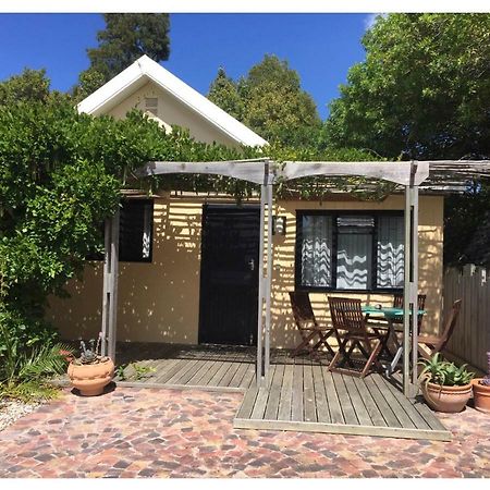 Garden Cottage In Ambiente Guest House Книсна Екстериор снимка