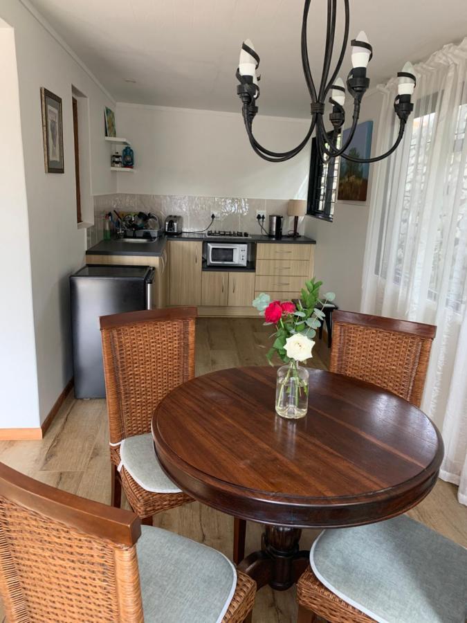 Garden Cottage In Ambiente Guest House Книсна Екстериор снимка