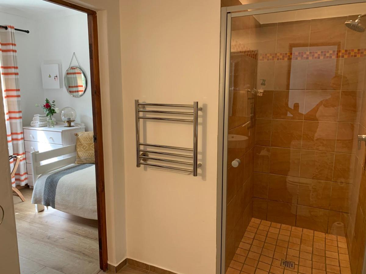 Garden Cottage In Ambiente Guest House Книсна Екстериор снимка