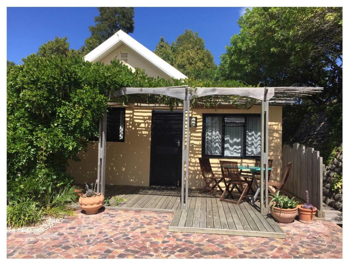Garden Cottage In Ambiente Guest House Книсна Екстериор снимка