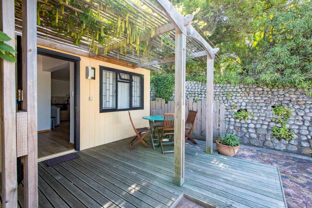 Garden Cottage In Ambiente Guest House Книсна Екстериор снимка