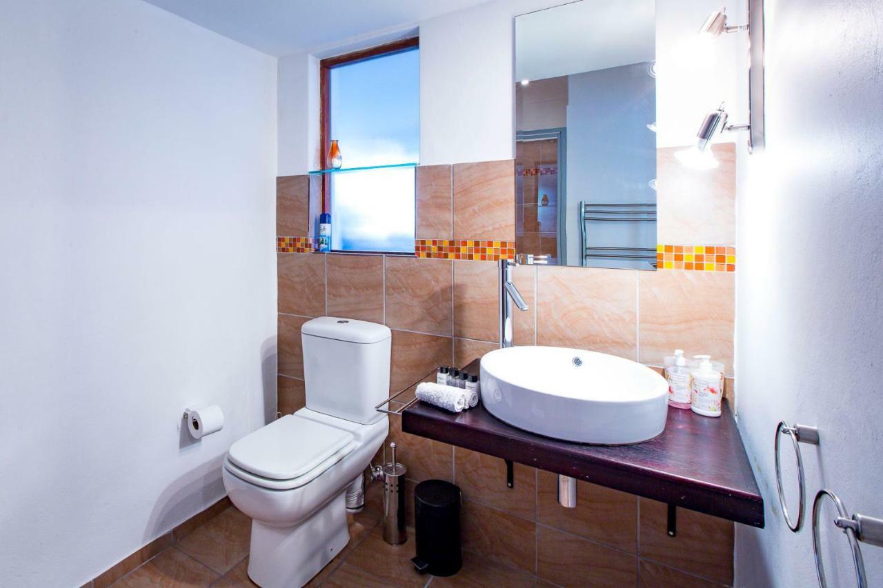 Garden Cottage In Ambiente Guest House Книсна Екстериор снимка